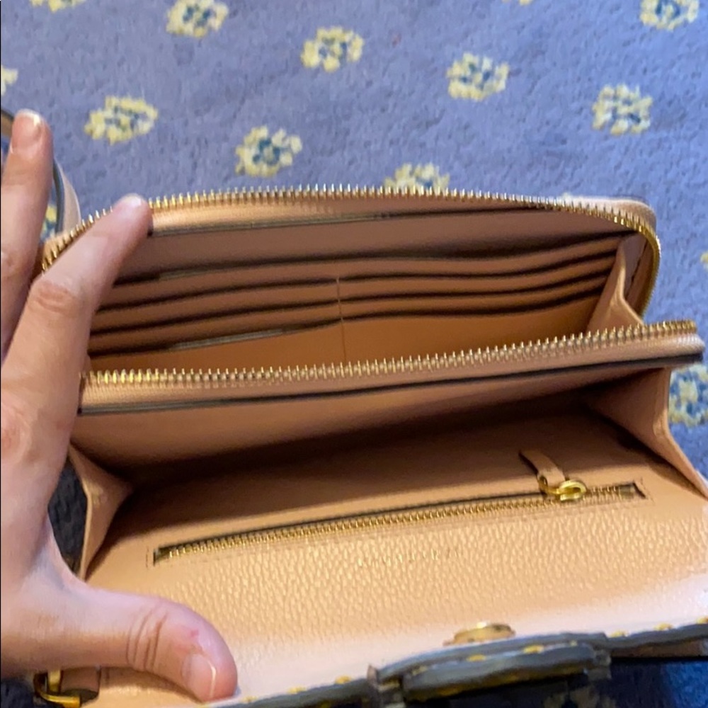 Tory Burch $298 McGraw Flat Wallet Crossbody - Picture 4 of 5
